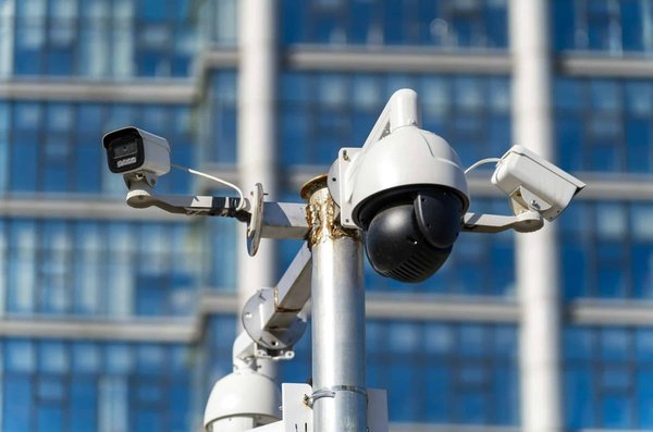 Comment choisir une caméra de sécurité avec reconnaissance des plaques d'immatriculation?